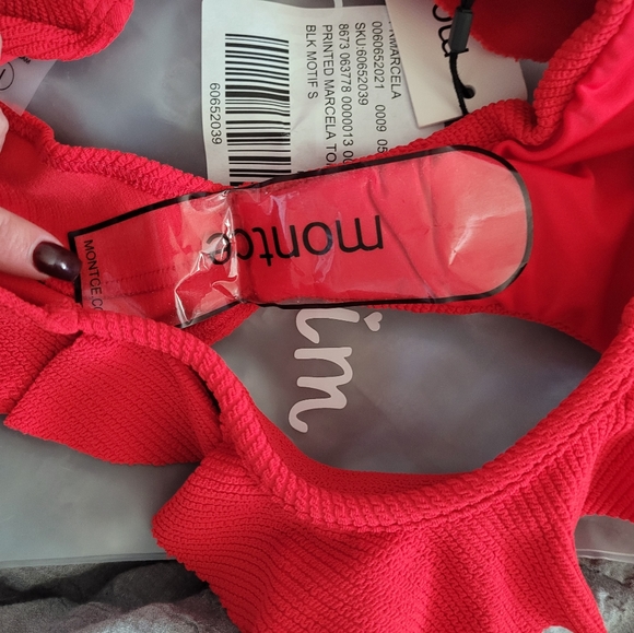 Montce Ruffle Uno - Picture 3 of 5